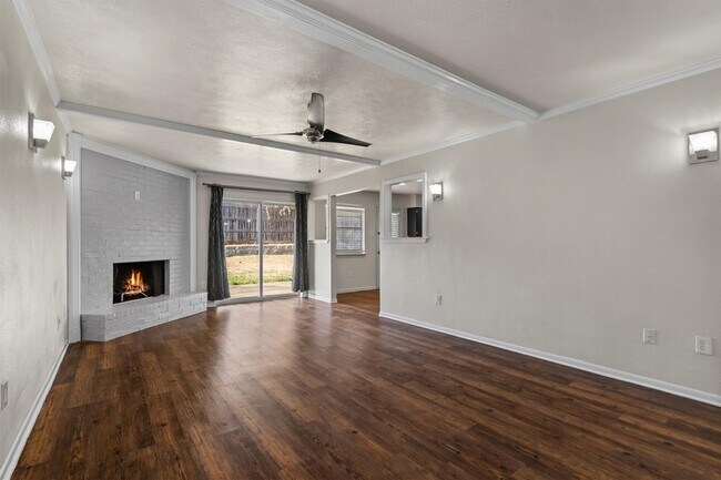Building Photo - 2717 W Oakdale Rd