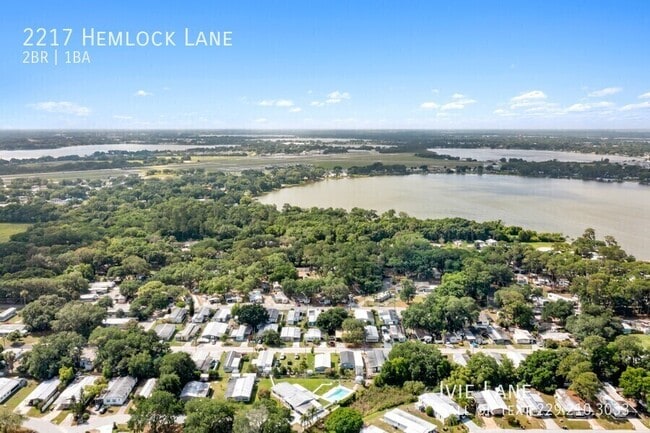 Building Photo - 2217 Hemlock Ln