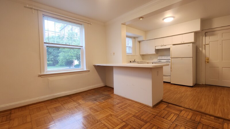 Building Photo - 813 Westwood Dr