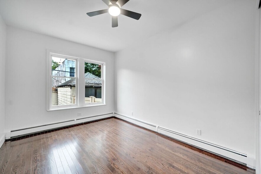 Building Photo - 251 E 46th St