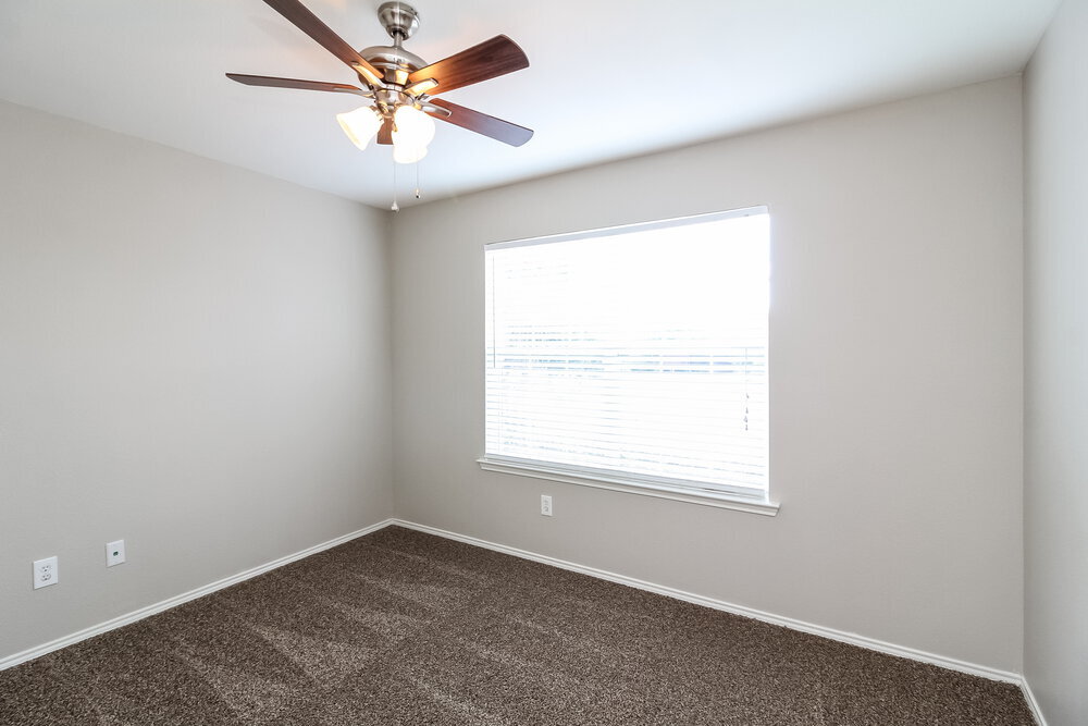Building Photo - 2033 Pine Knot Dr