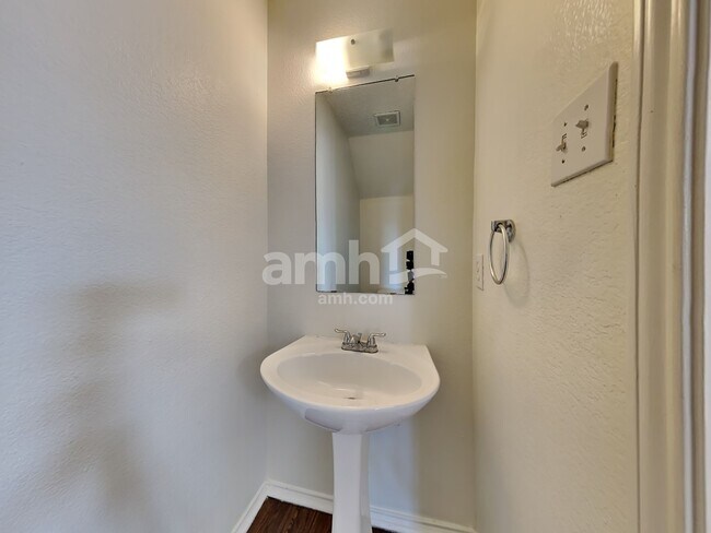 Building Photo - 1039 Mazourka Dr