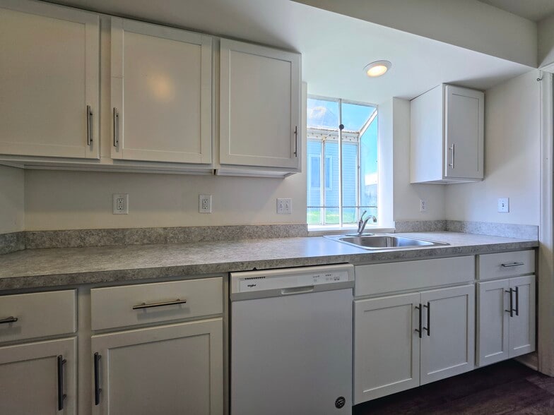 Building Photo - 391 E Jackson St