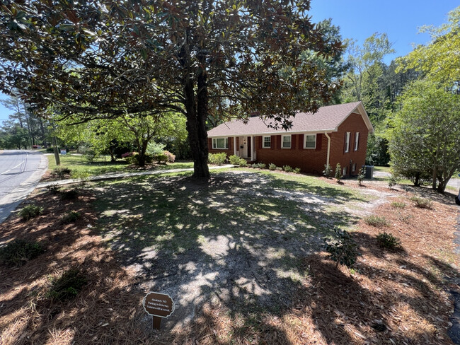 Building Photo - 2523 Mirror Lake Dr