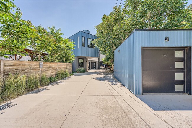 Building Photo - 3807 Franklin St