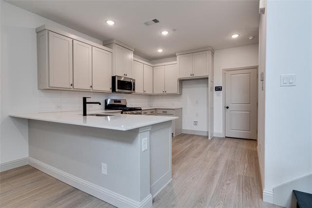 Building Photo - 420 Parkside Dr