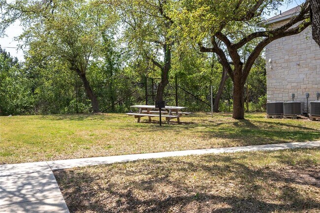 Building Photo - 304 Stubblefield Ln