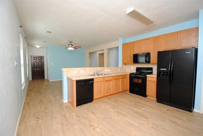 Building Photo - 18410 Fair Grange Ln