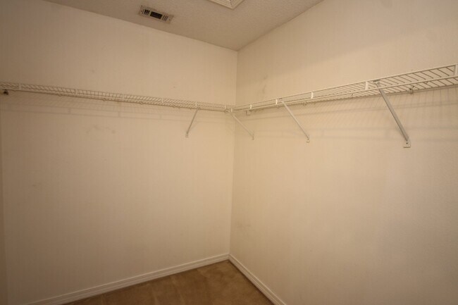 Building Photo - Northeast Pensacola 3/2 attached home for ...