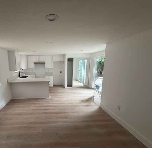 Building Photo - 212 S Orange Ave