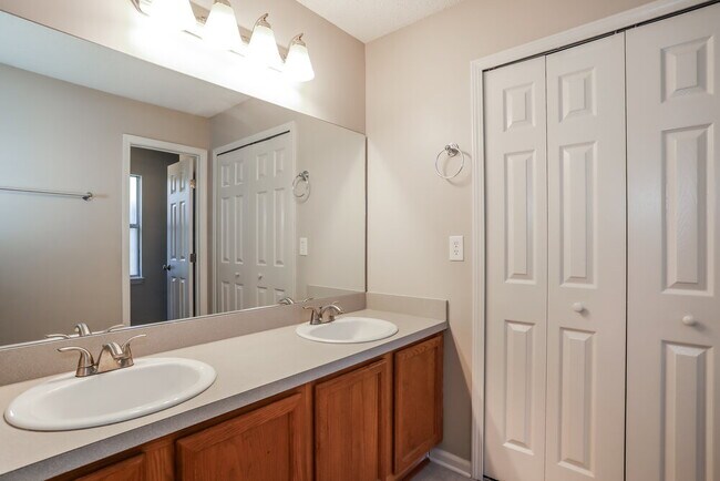 Building Photo - 4268 Hanging Moss Dr