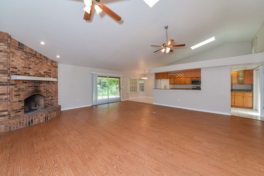 Building Photo - 811 133rd St E