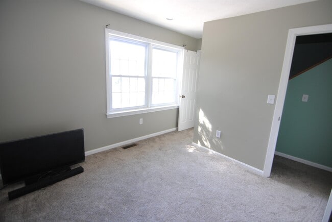 Building Photo - 77 Cadogan Way