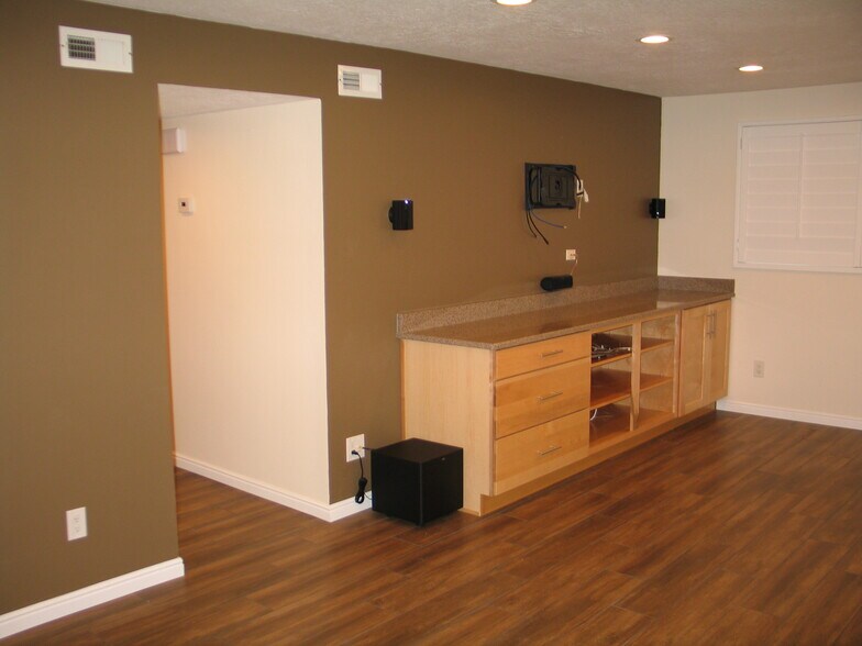 Building Photo - 5700 S 900 E