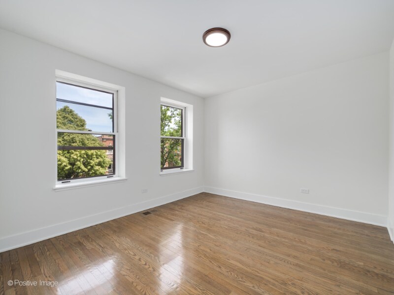 Building Photo - 3557 N Bell Ave