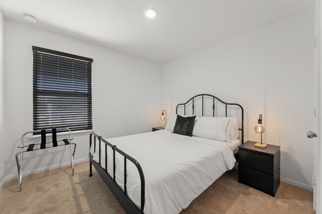 Building Photo - 16424 Big Hickory Dr