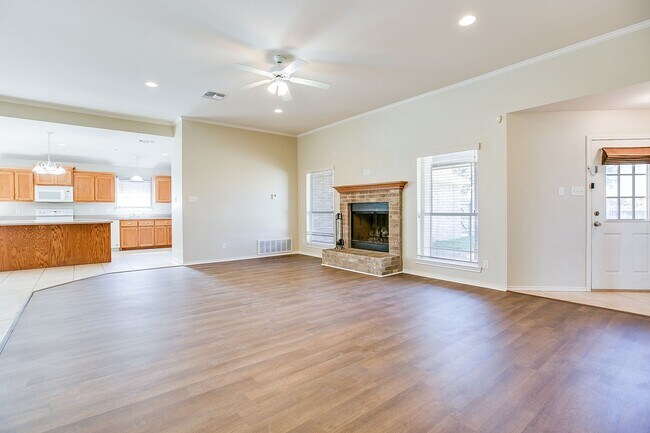 Building Photo - 6005 Brazos St