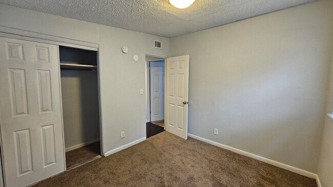 Building Photo - 3912 Robert C Weaver Dr