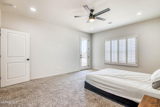 Building Photo - 805 Mormon Tea Dr