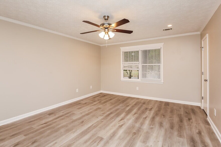 Building Photo - 3881 Wintergreen Ct