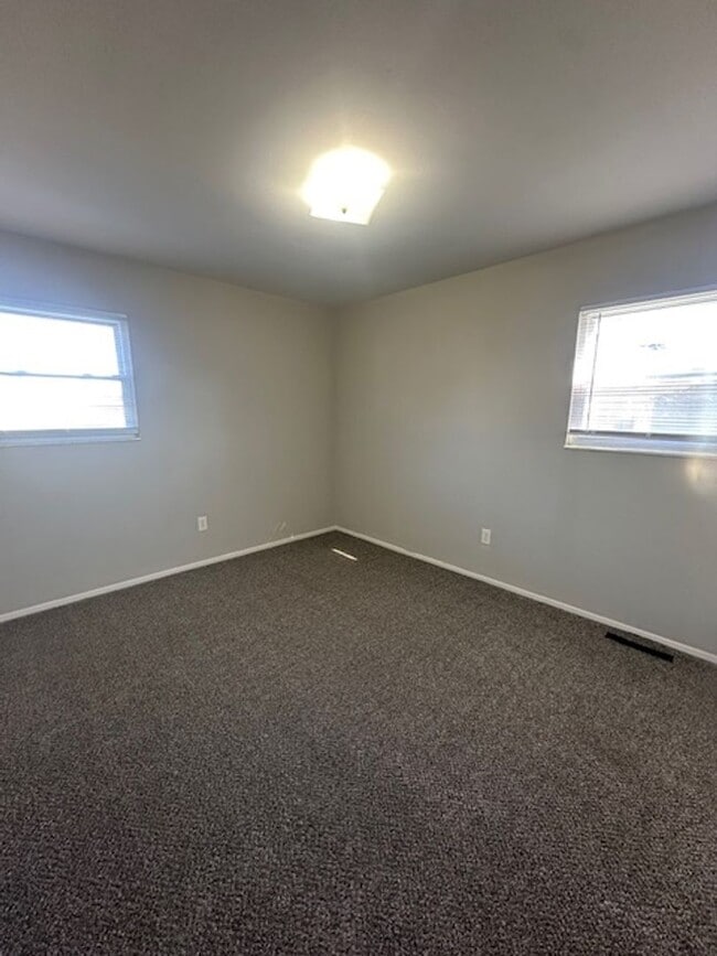 Building Photo - 2 Bedroom ranch with large backyard- Available now!