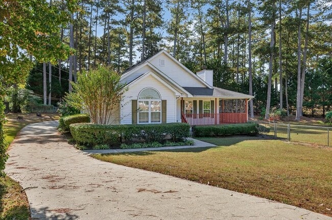 Building Photo - 249 Russell Rd