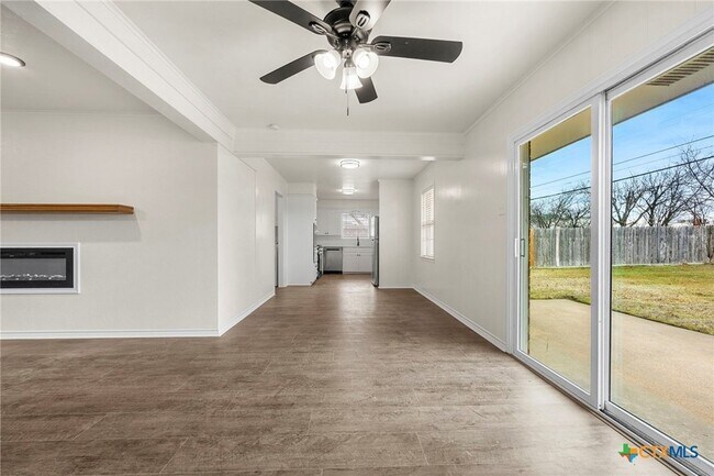 Building Photo - 3017 Oaklawn Dr