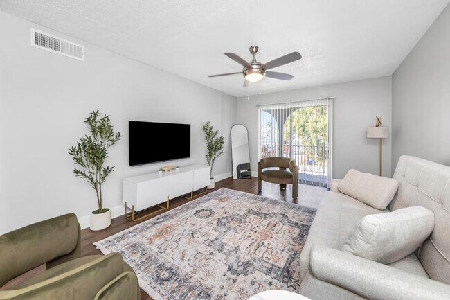 Building Photo - 4404 W Kennedy Blvd