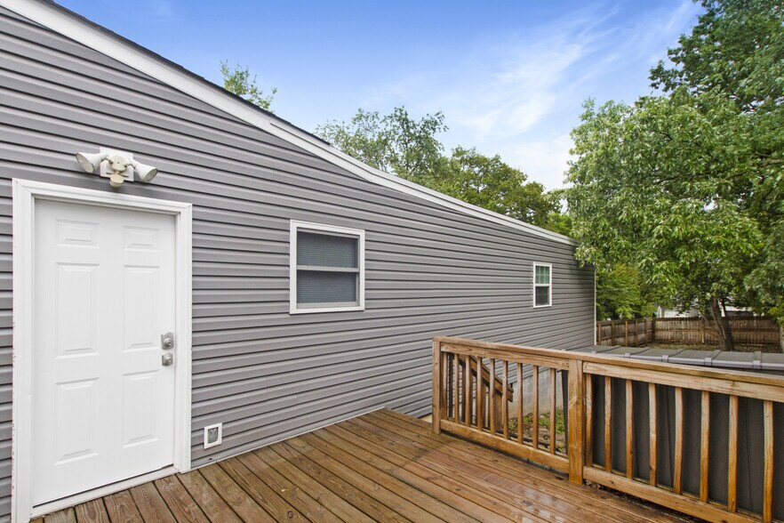 Building Photo - 666 Annex Ave