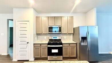 Building Photo - 2340 Mooneye Ct