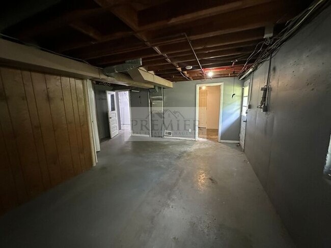 Building Photo - 5312 Hunter St