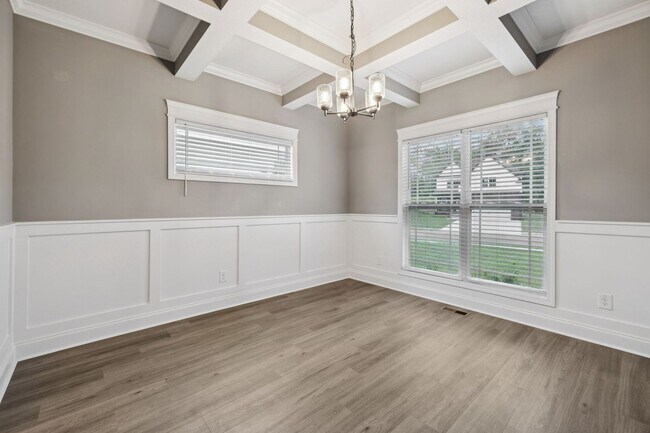 Building Photo - 3 Bedroom 2 1/2 Bathroom Home!!