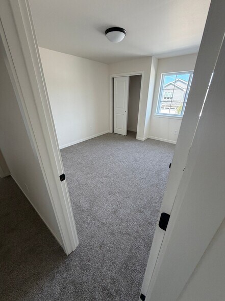 Building Photo - 1648 Aspen Ct