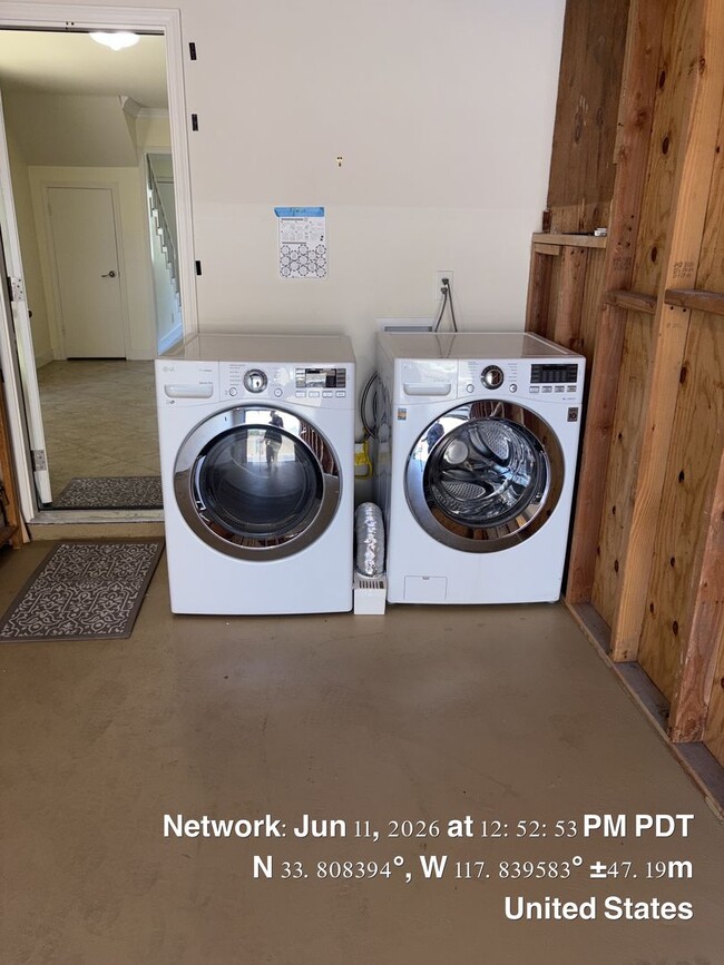 Building Photo - Two bed 1.5 bath townhome available now.