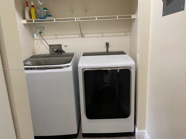 Building Photo - 9871 NW 16th St