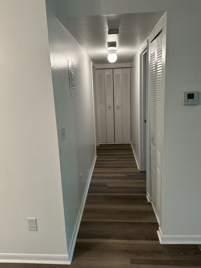 Building Photo - Coming Soon! Newly Renovated 1 Bedroom Apa...