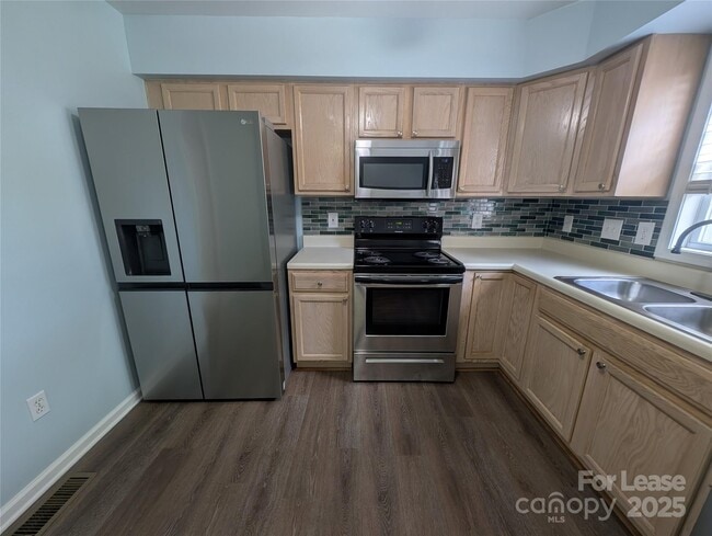 Building Photo - 1505 Flintwood Dr