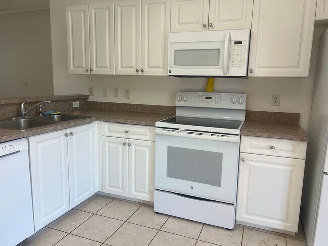 Building Photo - Venice, FL 3BR/2BA/2CG Single Family Home