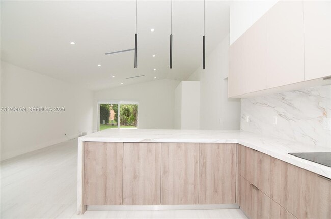 Building Photo - 4420 Dogwood Cir