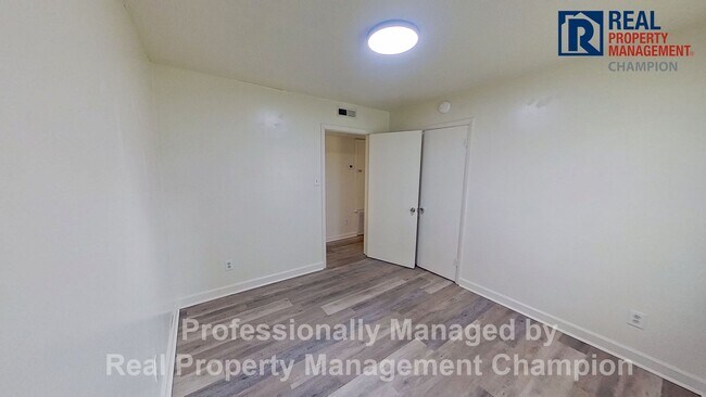 Building Photo - 2909 Spaulding Dr