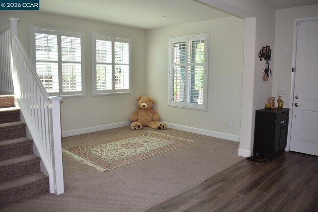 Building Photo - 582 Mandevilla Dr