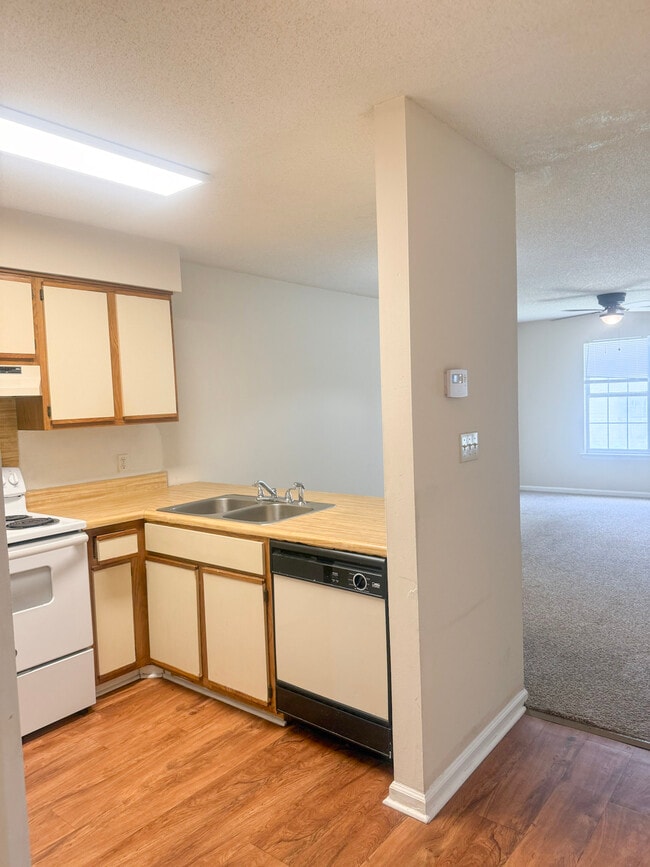 Building Photo - 222 Lanier Dr