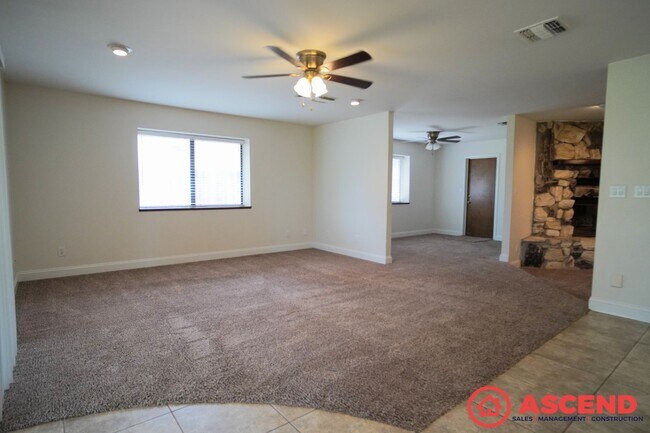 Building Photo - Gorgeous Northwest Bakersfield Home with H...