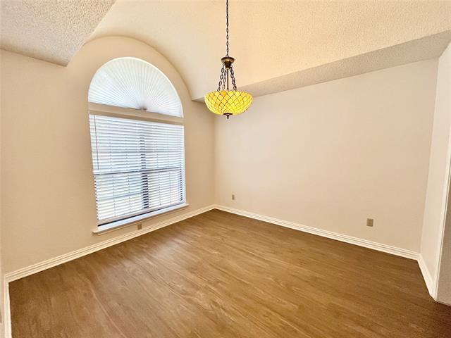 Building Photo - 6105 Paradise Dr