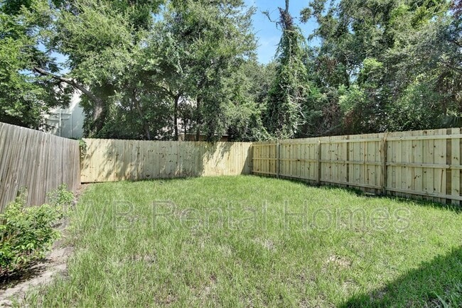 Building Photo - 1041 Oakley St