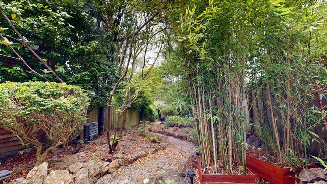 Building Photo - Charming 2BR/1BA in Cole Valley – Garage Parking, In-Unit Laundry & Private Backyard