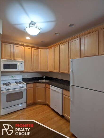 Building Photo - 3240 N Clifton Ave