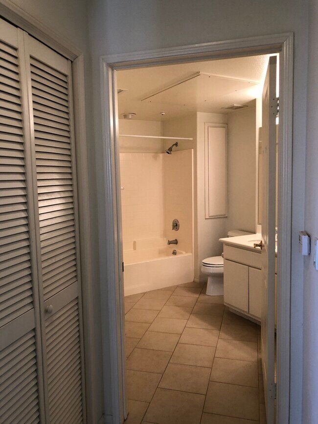 Full Bath 2 - 13075 Pacific Promenade