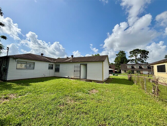 Building Photo - 7211 Orlando St