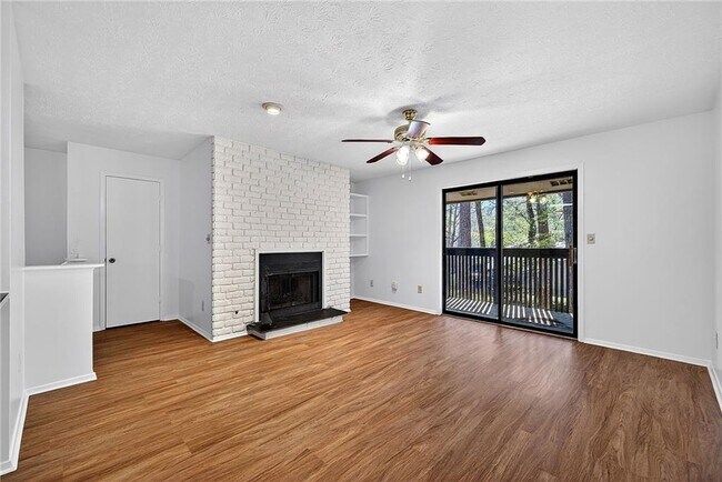 Building Photo - 903 Cumberland Ct SE